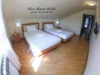 Хостелы Bless Haven Hostel and Tours Ереван Двухместный номер Делюкс с 1 кроватью или 2 отдельными кроватями-1