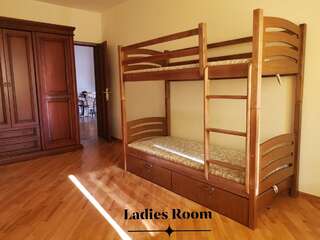 Хостелы Bless Haven Hostel and Tours Ереван Кровать в общем номере для женщин с 4 кроватями-36